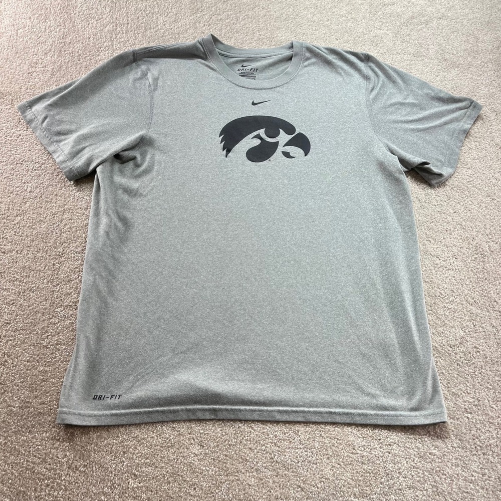 Nike Iowa Hawkeyes Shirt Mens Medium Gray Dri-FIT NCAA Athletic Short Sleeve